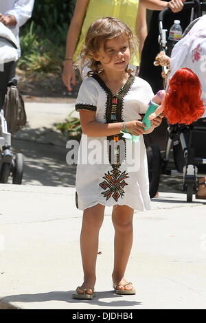 Honor Marie Warren spending time with her family in Beverly Glen Park in Beverly Hills Los Angeles, California - 04.08.12 Stock Photo