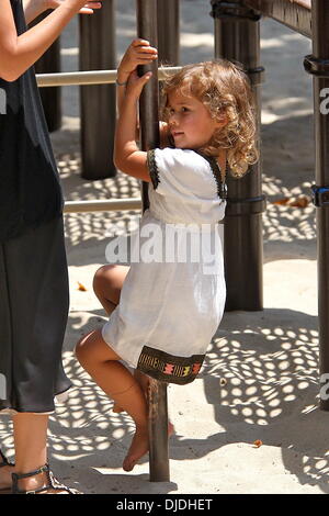 Honor Marie Warren spending time with her family in Beverly Glen Park in Beverly Hills Los Angeles, California - 04.08.12 Stock Photo