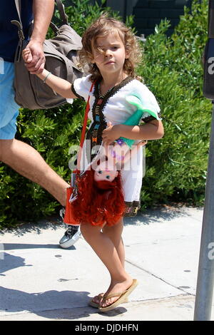 Honor Marie Warren spending time with her family in Beverly Glen Park in Beverly Hills Los Angeles, California - 04.08.12 Stock Photo