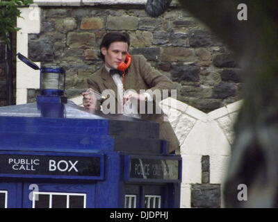 Matt Smith Matt Smith filming a scene for series seven of the popular BBC sci-fi series Dr Who. The Doctor, climbs a ladder and changes a bulb in the lamp on the top of the TARDIS. He proceeds to leave a voice-mail message for Amy Pond and Rory Williams. Stock Photo