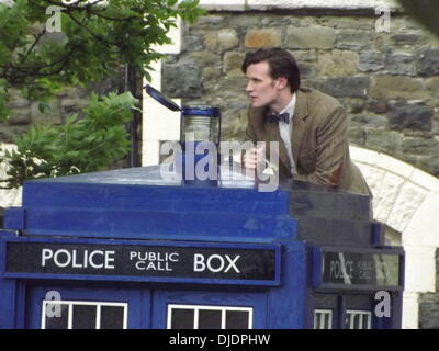 Matt Smith Matt Smith filming a scene for series seven of the popular BBC sci-fi series Dr Who. The Doctor, climbs a ladder and changes a bulb in the lamp on the top of the TARDIS. He proceeds to leave a voice-mail message for Amy Pond and Rory Williams. Stock Photo