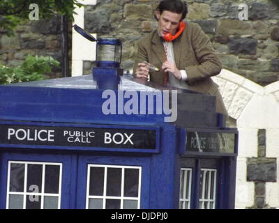 Matt Smith Matt Smith filming a scene for series seven of the popular BBC sci-fi series Dr Who. The Doctor, climbs a ladder and changes a bulb in the lamp on the top of the TARDIS. He proceeds to leave a voice-mail message for Amy Pond and Rory Williams. Stock Photo