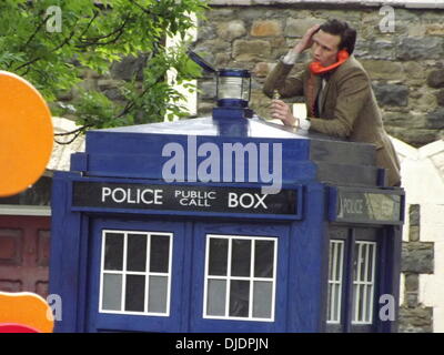 Matt Smith Matt Smith filming a scene for series seven of the popular BBC sci-fi series Dr Who. The Doctor, climbs a ladder and changes a bulb in the lamp on the top of the TARDIS. He proceeds to leave a voice-mail message for Amy Pond and Rory Williams. Stock Photo