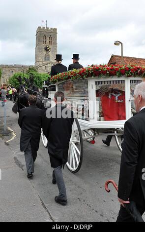Procession The funeral of Robin Gibb held in his home town of Thame Oxfordshire, England - 08.06.12 Stock Photo
