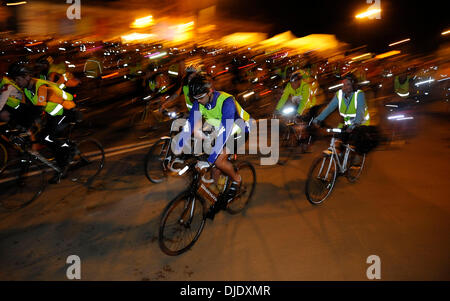 Atmosphere Nightrider 2012 - A unique 100km moonlit ride past London's ...