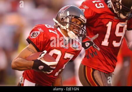 Jan 26, 2003 - San Diego, California, USA - Bucs WR KEENAN MCCARDELL after his first TD catch of Super Bowl XXXVII between the Oakland Raiders and the Tampa Bay Buccaneers, at Qualcomm Stadium. (Credit Image: © Hector Amezcua/Sacramento Bee/ZUMA Press) RESTRICTIONS: USA Tabloids RIGHTS OUT! Stock Photo