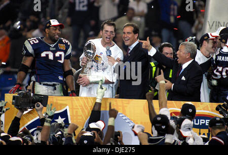 Feb 01, 2004; Houston, Texas, USA; Patriots QB TOM BRADY Celebrates winning  the MVP award of Super Bowl XXXVIII Stock Photo - Alamy