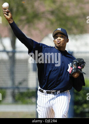 New York Yankees pitcher Orlando Hernandez delivers a pitch to the Boston  Red Sox in the first inning Friday night, Sept. 17, 2004, at Yankee Stadium  in New York. (AP Photo/Bill Kostroun