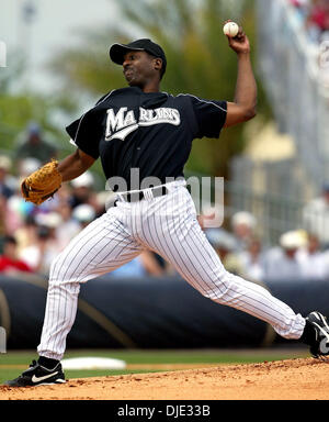 Mar 25, 2004; Palm Beach, FL, USA; Florida Marlins pitcher DARREN OLIVER delivers a pitch in the second inning against the New York Mets, Thursday March 25, 2004, at Roger Dean Stadium. The game ended in a tie 1-1 in the eleventh. Stock Photo