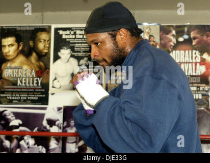 Mar 26, 2004; Los Angeles, CA, USA; NABO heavyweight champion LAMON BREWSTER shadow boxes at the Broadway Gym in Los Angeles. He will meet Wladimir Klitschko for the WBO Heavyweight championship April 10, 2004 at the Mandalay Bay in Las Vegas. Stock Photo