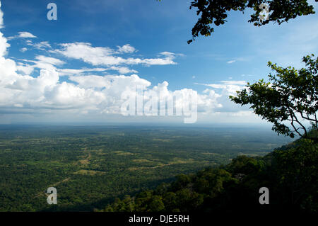 Pha-Mo-E-Dang Cliff, Khao Phra Wihan National Park, Sisaket Province, Issan, Thailand. 25th November, 2013. View into Cambodia's Preah Vihear Province from Pha-Mo-E-Dang Cliff. Credit: Kraig Lieb / Alamy Live News Stock Photo