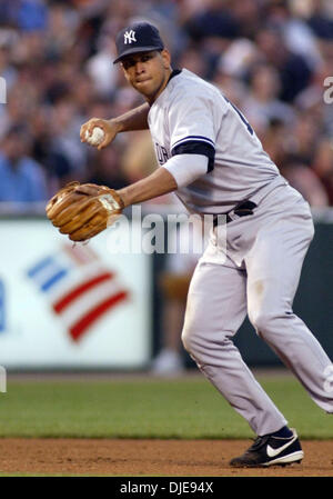 Jun 22, 2004; Baltimore, MD, USA; Yankees' third baseman ALEX RODRIGUEZ  fields a ground ball from Jay Lopez in the 4th inning during the New York  Yankees v. Baltimore Orioles baseball game