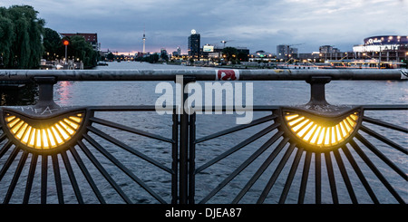 Oberbaum Bridge over river Spree, Friedrichshain, Kreuzberg, Berlin Stock Photo