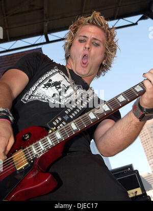 Aug 07, 2004; Los Angeles, CA, USA; CHRIS DEWERD of The 'F-ups' performing during X Games X. Stock Photo