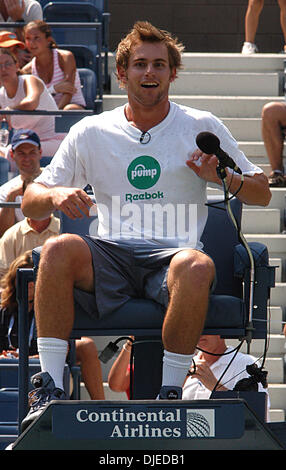 Andy Roddick from the USA in action against Yeu Tzuoo Wang from Taiwan ...