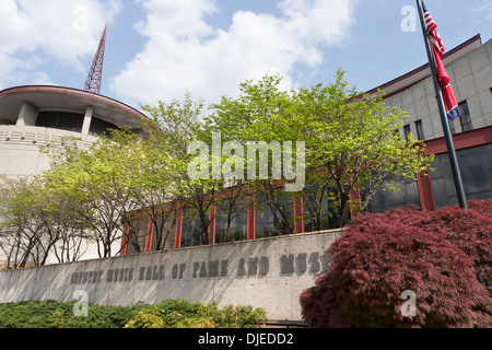 Country Music Hall of Fame exterior in Nashville, TN, USA Stock Photo