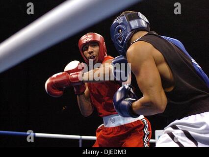 KRT SPORTS STORY SLUGGED: OLY-BOXING KRT PHOTO BY KARL MONDON/CONTRA COSTA TIMES (August 27) ATHENS, GREECE -- Andre Ward of the United States, left, battles Utkirbek Haydarov of Uzbekistan in the 2004 Olympic Games on Friday, August 27, 2004. (gsb) 2004 (Credit Image: Karl Mondon/Contra Costa Time/ZUMA Press) Stock Photo