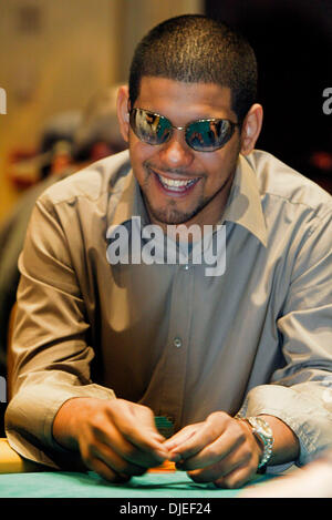 Sep 19, 2004; Atlantic City, NJ, USA; DAVID WILLIAMS, 2004 World Series of Poker 2nd place winner jokes with other players at his table as 312 poker players play no-limit Texas Hold'em for a chance to win the top prize of .55 million dollars in the Borgata Open World Poker Tour event at the Borgata Hotel Casino and Spa in Atlantic City, NJ Sunday September 19, 2004. Stock Photo