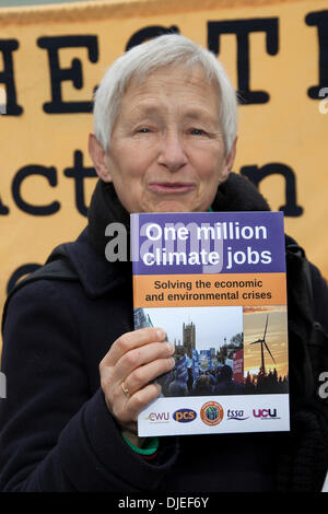 Barton Moss, Eccles, Manchester, UK. 27th  November, 2013. Pensioner Ms Judy Paskall, Action against Climate change, at IGas Energy Drill site eco protest camp site at Barton Moss in Salford, Manchester. Fracking focus is shifting to North West where IGas Energy plans to start drilling soon to explore for methane. A number of Anti-fracking anti-shale gas group protesting at the arrival of drilling equipment on gas-drilling site in Salford. IGas has permission from Salford and Trafford council for exploratory drilling for coal-bed methane extraction. Credit:  Mar Photographics/Alamy Live News Stock Photo