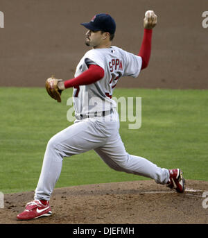 Oct 10, 2004; Los Angeles, CA, USA; St. Louis Cardinals starting pitcher(37) JEFF SUPPAN delivers during first inning action against the St. Louis Cardinals in game 4 of their National League division series at Dodger Stadium in Los Angeles, Sunday 10 October 2004. The St. Louis Cardinals advanced to the NL championship series for the third time in five years, beating the Los Angel Stock Photo