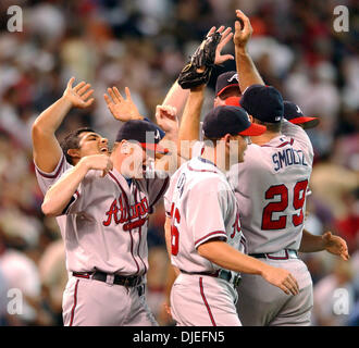 Oct 10, 2004; Houston, TX, USA; MLB Baseball: Atlanta Braves players run on the field as they celebrate their win at Minute Maid Park in Houston. The Braves tied the National League Divison Series at 2-2. Stock Photo