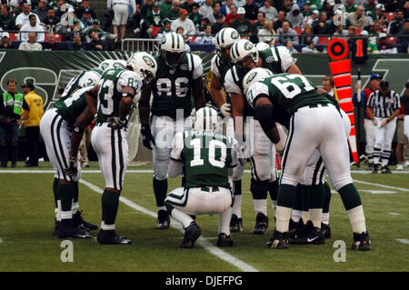 New York Jets vs. Buffalo Bills. NFL match poster. Two american football  players silhouette facing each other on the field. Clubs logo in background  Stock Photo - Alamy