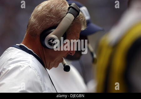 Oct 31, 2004; Irving, TX, USA; NFL Football: Dallas Cowboys Head Coach BILL PARCELLS feels the heat during the second half of their game against the Detroit Lions at Texas Stadium in Irving. Stock Photo
