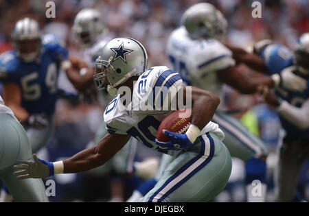 Oct 31, 2004; Irving, TX, USA; NFL Football: The Dallas Cowboys' EDDIE  GEORGE gains some ground against the Detroit Lions during the first half at  Texas Stadium Stock Photo - Alamy