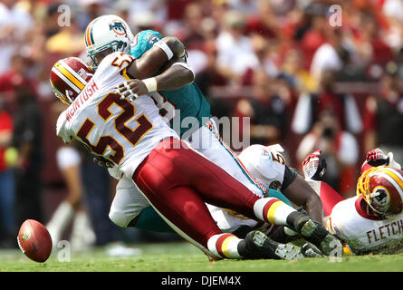 Sep 09, 2007 - Landover, MD, USA - Dolphins running back JESSE CHATMAN fumbles the ball during first half action after being hit the Redskins linebacker Rocky McIntosh Sunday at FedEx Field in Landover, Maryland. Redskins defeated the Dolphins 16-13 in overtime. (Credit Image: © Bill Ingram/Palm Beach Post/ZUMA Press) RESTRICTIONS: USA Tabloid RIGHTS OUT! Stock Photo