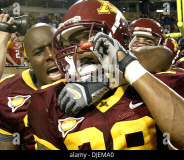 09/08/07.Assign# 112810-  UM football Gophers vs. Miami of Ohio. Gophers win 41-35 in three overtimes...IN THIS PHOTO:  Teammates mob Gophers running back Amir Pinnix after he scored the winning touchdown in the third overtime.  (Credit Image: © Minneapolis Star Tribune/ZUMA Press) Stock Photo