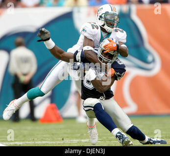 Sep 16, 2007 - Miami Gardens, FL, USA - Dallas Cowboys quarterback TONY ROMO,  (R), celebrates a touchdown with TERRELL OWENS late in the fourth quarter  Sunday at Dolphin stadium. Cowboys 37-20