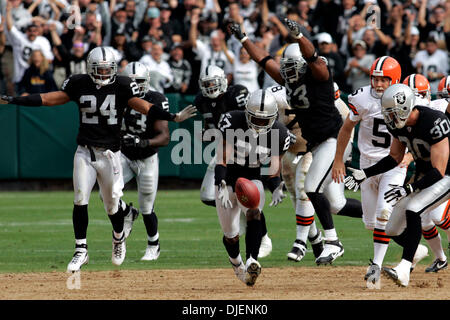 SUNDAY SEPT. 23, 2007 OAKLAND, CA. -  Oakland's Fabian Washington, 27, tries to get a handle on the ball after the blocked field goal attempt by Tommy Kelly..Jorgen Gulliksen/Register.all names cq. (Credit Image: © Napa Valley Register/ZUMApress.com) Stock Photo