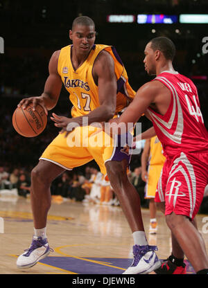 Oct 31, 2007 - Los Angeles, California, USA - ANDREW BYNUM #17of the Los Angeles Lakers drives against CHUCK HAYES #44 of the Houston Rockets at Staples Center on October 30, 2007 in Los Angeles, California. The Rockets won 95-93. (Credit Image: © Ringo Chiu/ZUMA Press) Stock Photo