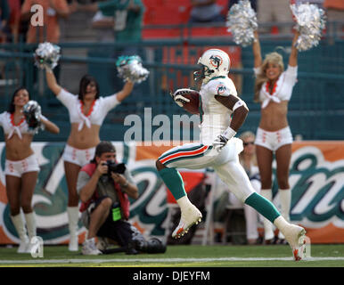 Dec 16, 2007 - Miami Gardens, Florida, USA - Baltimore Ravens at Miami  DolphinsThe Dolphins undefeated team of 1972 was honored at halftime.  (Credit Image: © Allen Eyestone/Palm Beach Post/ZUMA Press) RESTRICTIONS: *