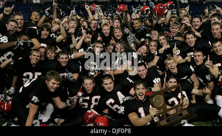 Nov 23, 2007 - Minneapolis, Minnesota, USA - Eden Prairie fans celebrated their 50-21 victory over Cretin-Derham Hall in the Class 5A Championship game of the 2007 Minnesota State High School State Football Tournament at the Metrodome Friday, November 23. (Credit Image: © Jim Gehrz/Minneapolis Star Tribune/ZUMA Press) RESTRICTIONS: USA Tabloids RIGHTS OUT! Stock Photo