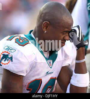 Dec 02, 2007 - Miami Gardens, Florida, USA - Dolphins receiver TED GINN JR. sits dejected as time runs down against the New York Jets Sunday at Dolphin stadium.  Final score Jets 40-13 over the Fins. (Credit Image: © Bill Ingram/Palm Beach Post/ZUMA Press) RESTRICTIONS: * USA Tabloids Rights OUT * Stock Photo