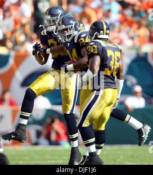 Dec 02, 2007 - Miami Gardens, Florida, USA - New York Jets players celebrate after the first John Beck interception during first half action back Sunday at Dolphin stadium. Final score Jets 40-13 over the Fins. (Credit Image: © Bill Ingram/Palm Beach Post/ZUMA Press) RESTRICTIONS: * USA Tabloids Rights OUT * Stock Photo