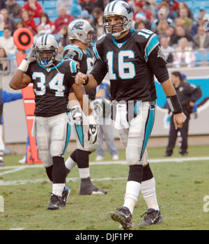 Dec 03, 2007 - Charlotte, North Carolina, USA - Carolina Panthers Quarterback (16) VINNY TESTAVERDE as the Carolina Panthers beat the San Francisco 49ers 31-14 as they played The Bank of America Stadium located in Charlotte. (Credit Image: © Jason Moore/ZUMA Press) Stock Photo