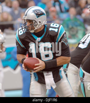 Dec 03, 2007 - Charlotte, North Carolina, USA - Carolina Panthers Quarterback (16) VINNY TESTAVERDE as the Carolina Panthers beat the San Francisco 49ers 31-14 as they played The Bank of America Stadium located in Charlotte. (Credit Image: © Jason Moore/ZUMA Press) Stock Photo