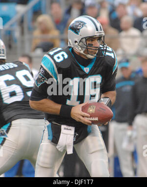 Dec 03, 2007 - Charlotte, North Carolina, USA - Carolina Panthers Quarterback (16) VINNY TESTAVERDE as the Carolina Panthers beat the San Francisco 49ers 31-14 as they played The Bank of America Stadium located in Charlotte. (Credit Image: © Jason Moore/ZUMA Press) Stock Photo