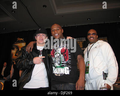 Dec 08, 2007 - Las Vegas, Nevada, USA - Boxing champion FLOYD MAYWEATHER, aka 'Pretty Boy,' and RICKY HATTON, aka 'Hitman,' at the post fight press conference. Mayweather knocked out English fighter Hatton in the tenth round.  (Credit Image: © Mary Ann Owen/ZUMA Press) Stock Photo