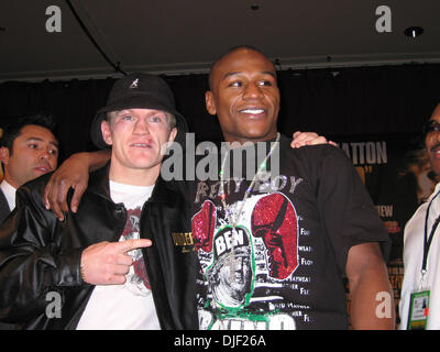 Dec 08, 2007 - Las Vegas, Nevada, USA - Boxing champion FLOYD MAYWEATHER, aka 'Pretty Boy,' and RICKY HATTON, aka 'Hitman,' at the post fight press conference. Mayweather knocked out English fighter Hatton in the tenth round.  (Credit Image: © Mary Ann Owen/ZUMA Press) Stock Photo
