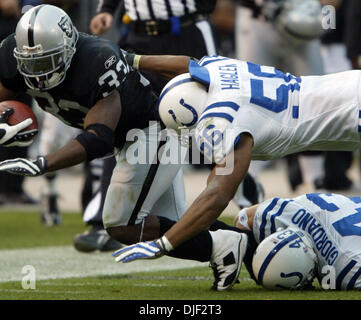 Indianapolis colts linebacker pat angerer hi-res stock photography and  images - Alamy