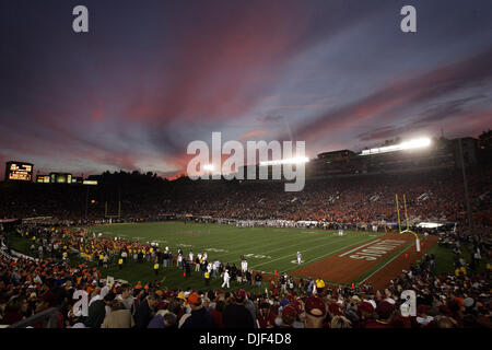 Jan 01, 2008 - Pasadena, California, USA - NCAA Football Rose Bowl: The sun sets on the Rose Bowl on Tuesday, January 1, 2008. USC beat Illinois 49-17. (Credit Image: © KC Alfred/San Diego Union Tribune/ZUMA Press) RESTRICTIONS: * USA Tabloids Rights OUT * Stock Photo
