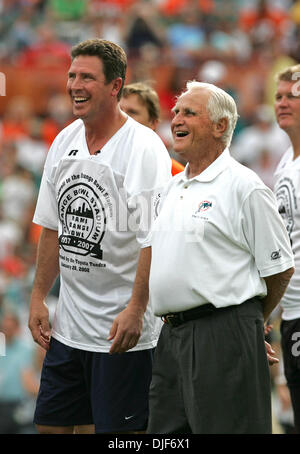 Ex miami dolphins coach don shula hi-res stock photography and images -  Alamy