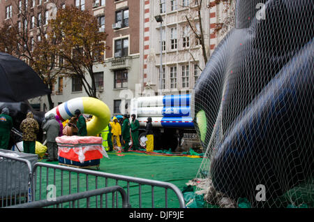 NEW YORK, NY, USA, Nov. 27, 2013. 'Toothless' and 'Spongebob Squarepants' balloons being inflated on the day before the 87th Annual Macy's Thanksgiving Day Parade. Credit:  Jennifer Booher/Alamy Live News Stock Photo