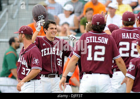 Texas A & M Aggies INF Matt Juengel (33) rounds second after homerun ...