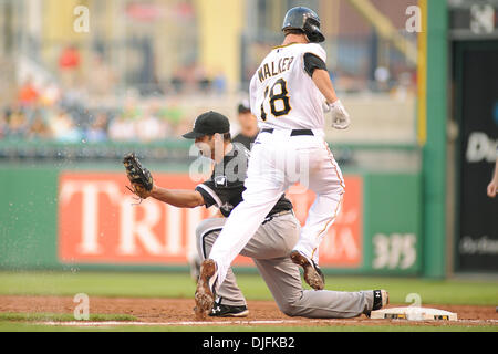 June 15, 2010 - Pittsburgh, PA, U.S - 15 June 2010: Pittsburgh Pirates' Neil Walker (18) grounds out to Chicago White Sox SS Alexei Rameriz (10) who makes the throw to Chicago White Sox 1B Paul Konerko (14) in the third inning of game 1 of the 3 game series between the Pirates and the White Sox at PNC Park in Pittsburgh, PA...The fell to the Chicago White Sox in game 1 of a 3 game  Stock Photo