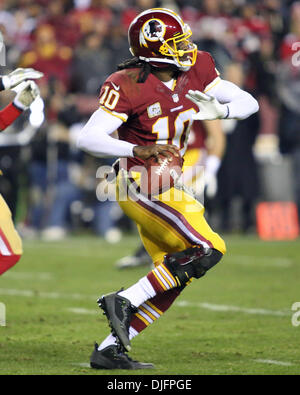 Landover, Maryland, USA. 25th Nov, 2013. Washington Redskins quarterback Robert Griffin III (10) looks to launch a deep ball during a regular season match between the Washington Redskins and the San Francisco 49ers at FedEx Field in Landover, Maryland. Credit:  Action Plus Sports/Alamy Live News Stock Photo