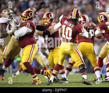 Landover, Maryland, USA. 25th Nov, 2013. Washington Redskins quarterback Robert Griffin III (10) gets ready to launch a throw during a regular season match between the Washington Redskins and the San Francisco 49ers at FedEx Field in Landover, Maryland. Credit:  Action Plus Sports/Alamy Live News Stock Photo
